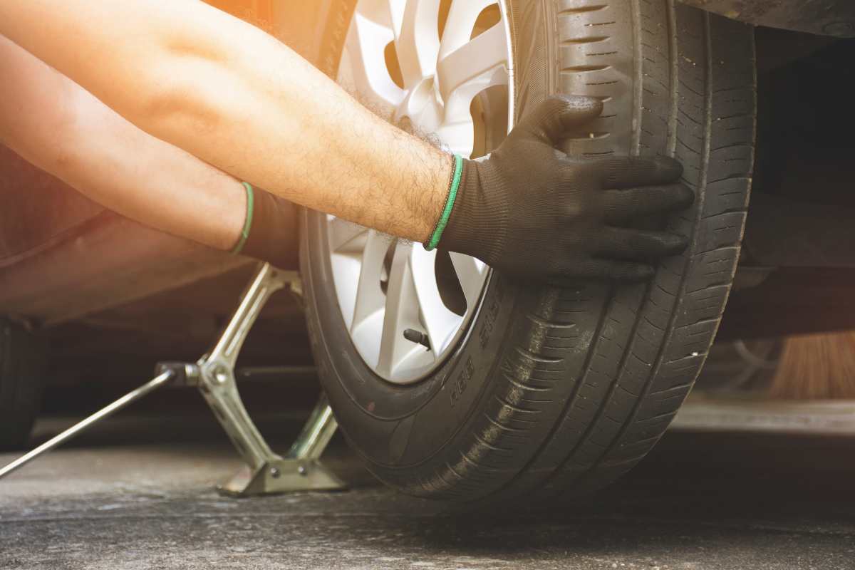 Cosa sapere sul cambio gomme auto per evitare sanzioni